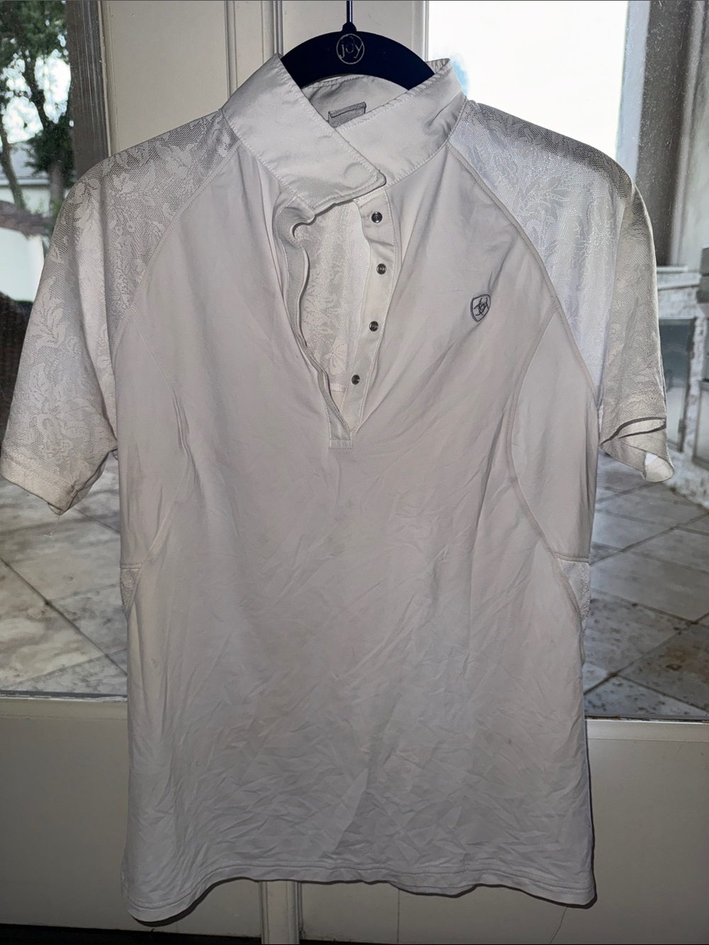 Ariat White Short-Sleeve Polo with Subtle Patterned Shoulders